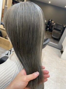 エリス ウメダ(Eliss umeda) 透明感抜群×オリーブグレージュ