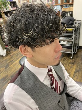 ゆとり炉の樹 のぐ男 波巻パーマ