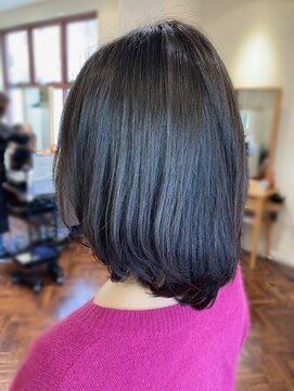 クロス(CROSS) 軽さのある レイヤーボブ