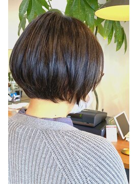 サロンドフォイユ(salon de Feuilles) 丸みショートボブ