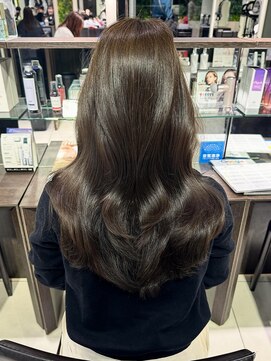 フォルテ 表参道店(FORTE) ニュアンスカラーグレーベージュレイヤーカットオリーブベージュ