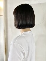 タヴィ(Tavi)&nbsp;黒髪ワンレングスのレトロボブ/ボブヘア/ショートボブ
