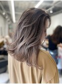 秋カラーに!透明感のあるグレージュとバレイヤージュ