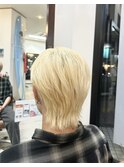抜きっぱなしブロンドカラーウルフカット