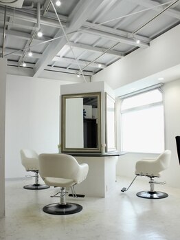 いんかろーずの写真/【北名古屋市弥勒寺】駐車場完備!大人女性のためのリラックス空間で、縮毛矯正と髪質改善カラーをご提供◇