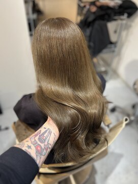 ロエ 恵比寿 代官山(ROE) オリーブベージュ　レイヤーカット　前髪　ブリーチなし　艶髪