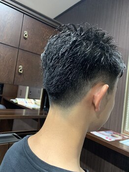 髪の美院 シャルマン ビューティー クリニック(Charmant Beauty Clinic)の写真/お客様の骨格に合うスタイルの提案が得意なサロン◇メンズパーマ・刈り上げパーマで理想のシルエットに。