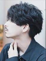 フィフス 大分(fifth)&nbsp;大分スパイラルパーマメンズカットセンターパートマッシュゆるめ