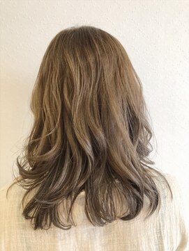 ネオリーブエム(Neolive em;) 春におすすめキャメルベージュ☆