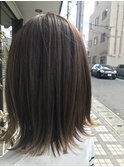 ベージュ