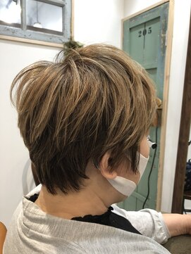 マーノプラス(mano+) ふんわりショートとグレイカラー2.0