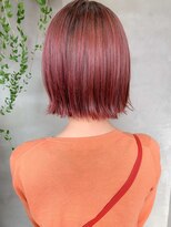 テトヘアー(teto hair) ピンクベージュ、外はねボブ、ブリーチカラー、前下がり