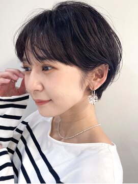サーカス バイ ビュートリアム 青山(CIRCUS by BEAUTRIUM) 小顔　黒髪　パーマショート　暗髪　　前髪あり　耳かけショート