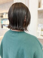 キャアリー(Caary)&nbsp;福山市美容室Caary人気 前下がりぱつんと切りっぱなしボブ
