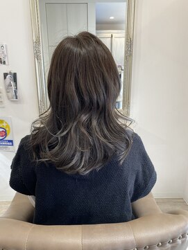 サル ブランシェール(SaLLe BLANCHEUR) コテ巻きアレンジ