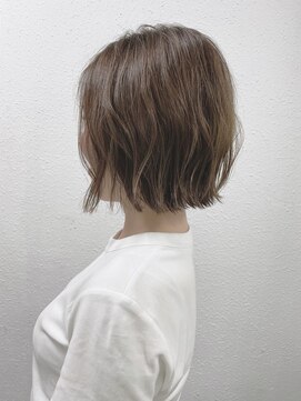 ジェナ(Jena) ぱつんとボブ×パールブルー