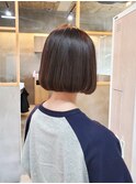 首が長くみえるミニボブ