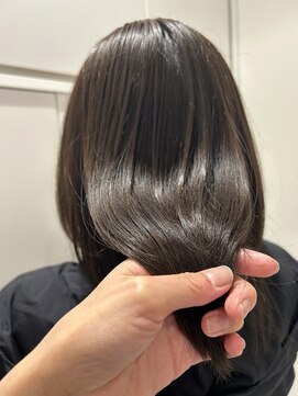 ケンジ 平塚 アネッタ(KENJE annetta) 艶髪/イノアカラー/アッシュ