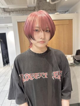 テトラ バイ ネオリーブ 横浜西口店(tetra by neolive) レイヤー　ウルフカット　デザインカラー　ピンク