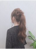 サイドアレンジが可愛いポニーテール