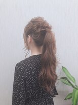 ビューティーサロン コマ(koma)&nbsp;サイドアレンジが可愛いポニーテール