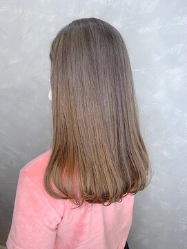 ラヴリア クルメ(LOVERIA KURUME) ≪LOVERIA KURUME/久留米≫フォギーベージュ×ストレート