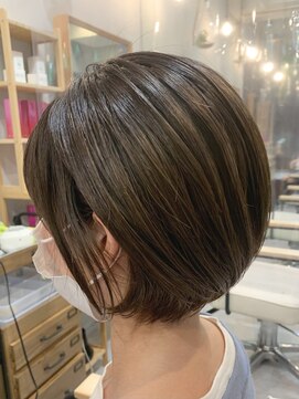 グラッシー センター北店(GLASSI) ショートボブ★耳かけショートフォギーベージュ★センター北