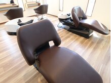 ヘアールシア(Hair LUCIA)の雰囲気（広々としたシャンプー台☆解放感のある店内です）