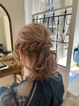 サンクチュアリ ウィズエデン 京橋店(Sanctuary with eden) ハーフアップねじり編みこみスタイル