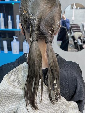 ガーデンヨコハマ(GARDEN YOKOHAMA) ヘアアレンジ ツインポニー タイト 成人式 卒業式 振袖 袴 金箔