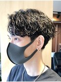 波巻きパーマツイストスパイラルパーマセンターパート刈り上げ