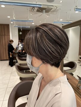 アッシュ 茗荷谷店(Ash) ショートカット 白髪ぼかし