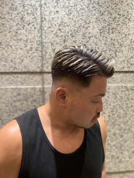 ヘアモード キクチ 銀座店 サイドパート　メッシュ　〈理容室〉