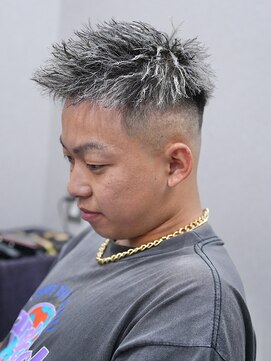 スラッシュ(SLASH) ツイストパーマ/短髪/ホワイトメッシュ/フェード/メンズ/姫路