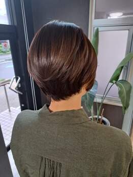 顔周りの似合わせカットで小顔見せ効果も叶う♪骨格や髪質に合わせたカットで小洒落見えも◎