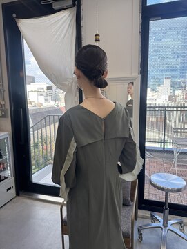 ロカ 表参道(loka) タイトシニヨン/ヘアセット[表参道/ブリーチ/ハイライト]Mai