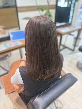 ケンジ 南林間(KENJE) アッシュグレー艶髪ストレート