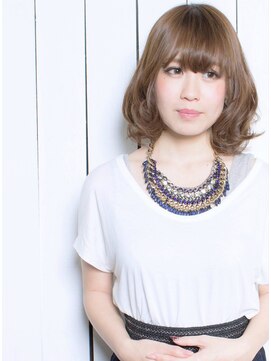 エス 西梅田(es) ツヤ感モノトーンプラチナで知的かわいいスタイル_3Dカラー