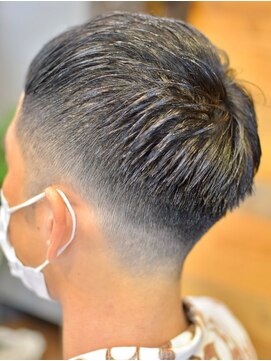 ヘアアイラッシュ リベット(hair eyelash RIVET) クロップスタイル