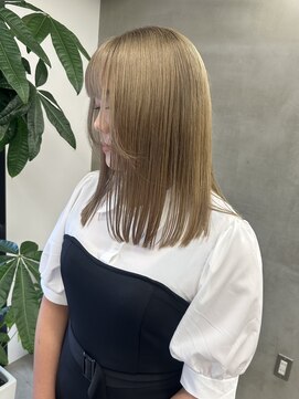 アンバー(UMBER) ブロンドカラー　全頭ブリーチ