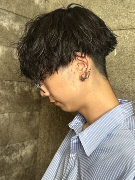 ヒュイル バイ ニアウ(Hwyl by Niau) メンズマッシュパーマニュアンスパーマスパイラルパーマ刈り上げ