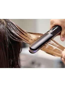 【布施駅徒歩5分】髪質改善TRで髪の芯から栄養補給◎ダメージを受けた頭皮をケアし、健やかな美髮へ。