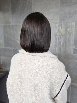 メゾン アヴァロ(Maison Avallo) ダークブラウンのプツっとボブ