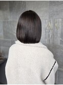 ダークブラウンのプツっとボブ