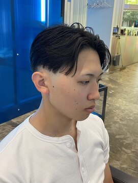 アンサー 千葉中央(UNSER prod by THE DAY) 外人風テーパーフェードセンターパート