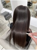 地毛のような柔らかさ、鏡のようなツヤを叶えるストレート
