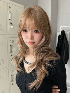 天神美容室 レイヤーカットハッシュカットブロンド