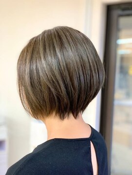 クオリス 上福岡店(QUALIS) 小顔/前下がり/ショート/丸み/グラデーション/ハイライト/30代