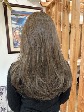 ルイ(ROUIS produced by LUCK 津田沼) ROUIS 津田沼 柔らかグレージュのレイヤースタイル