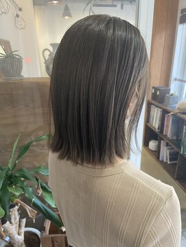 クエント(cuento) オリーブカラー切りっぱなしミニボブ